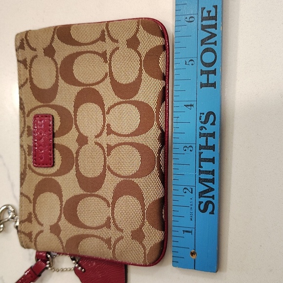 Coach Parker Signature Wristlet Tan And Crimson Red 6" x 4" Hang Tag - Picture 5 of 14